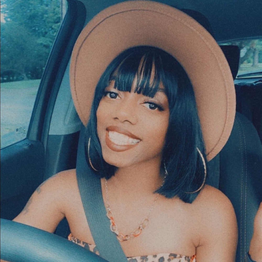 Meet your Posher, Whitney